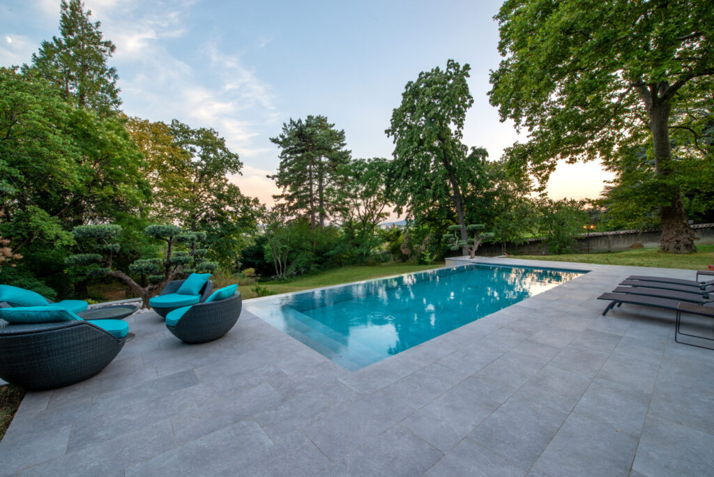 cat_couverture_or_carre_bleu_cote_jardin_11_2_1-3_1